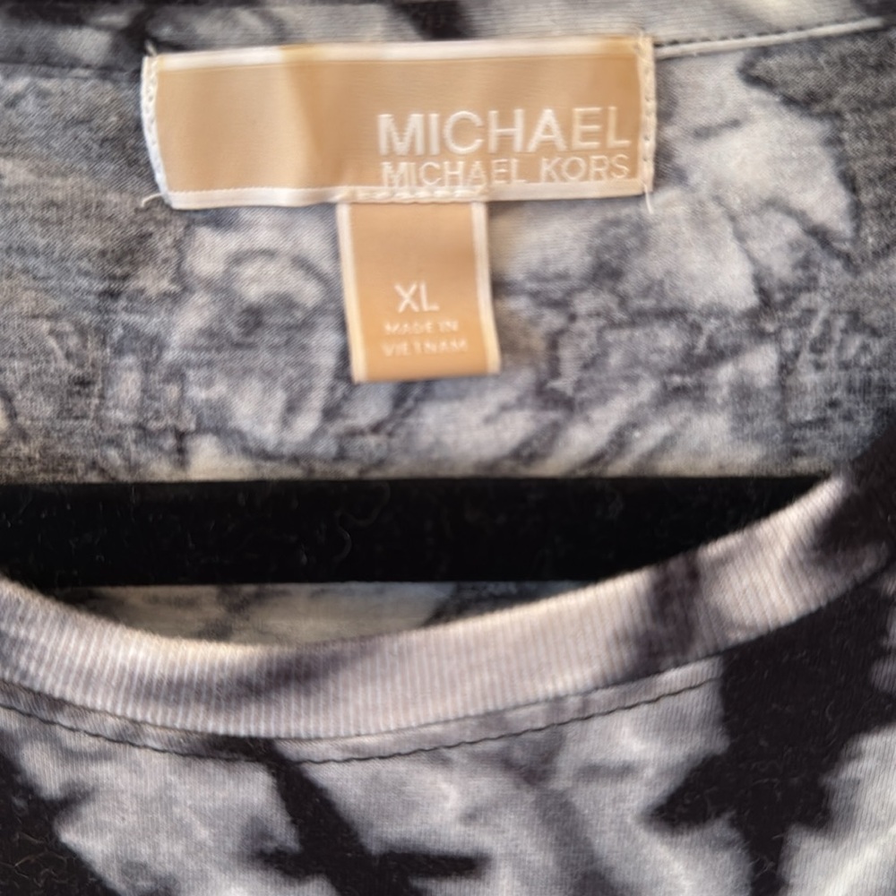 Michael Kors Black and White Graphic studded Logo T-Shirt - Picture 5 of 6